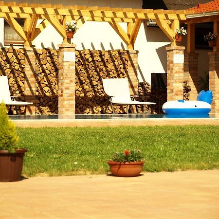 Patkoszeg Vendeghaz Hotel Kaposfo Bagian luar foto