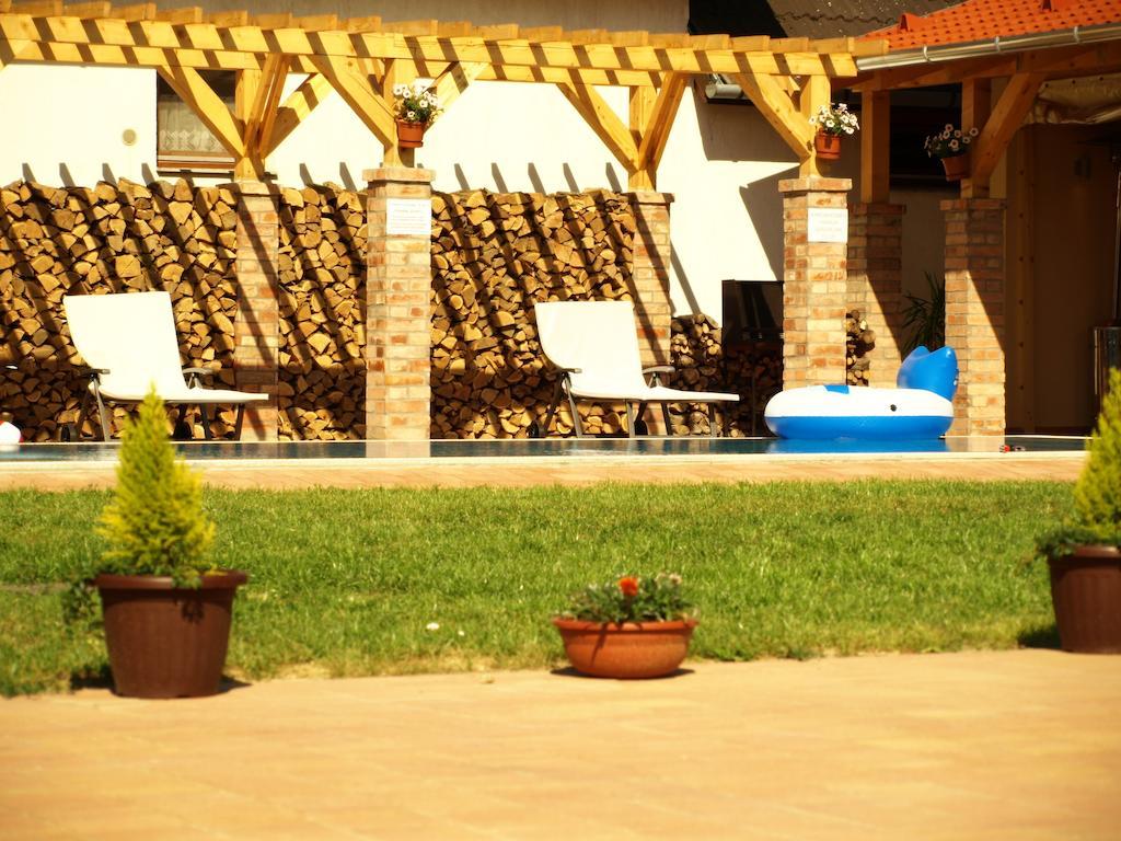 Patkoszeg Vendeghaz Hotel Kaposfo Bagian luar foto